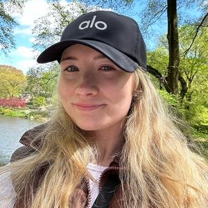 Meet your Posher, Olivia